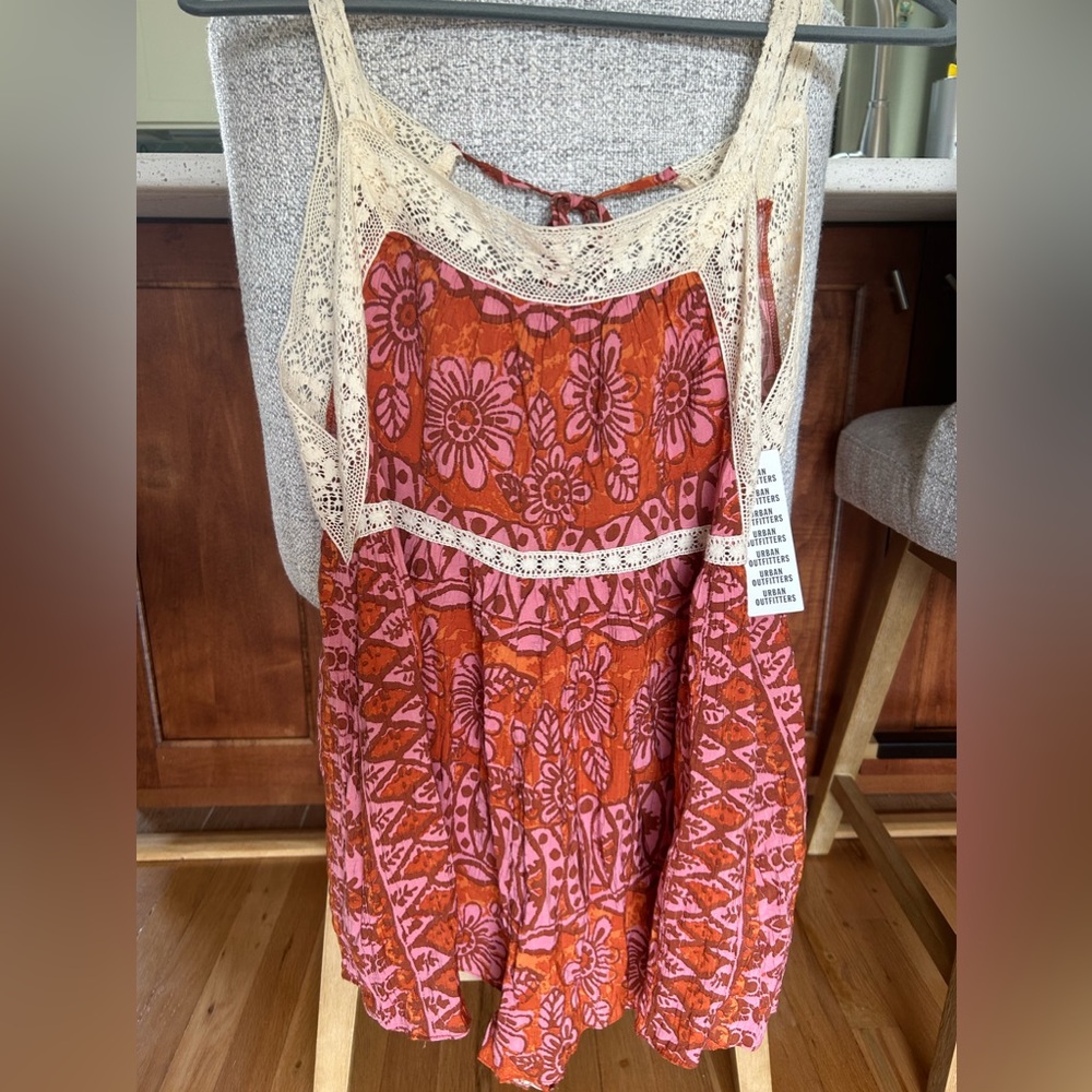 NWT Red & Pink Romper Flower & Lace Urban Outfitters - Picture 3 of 12